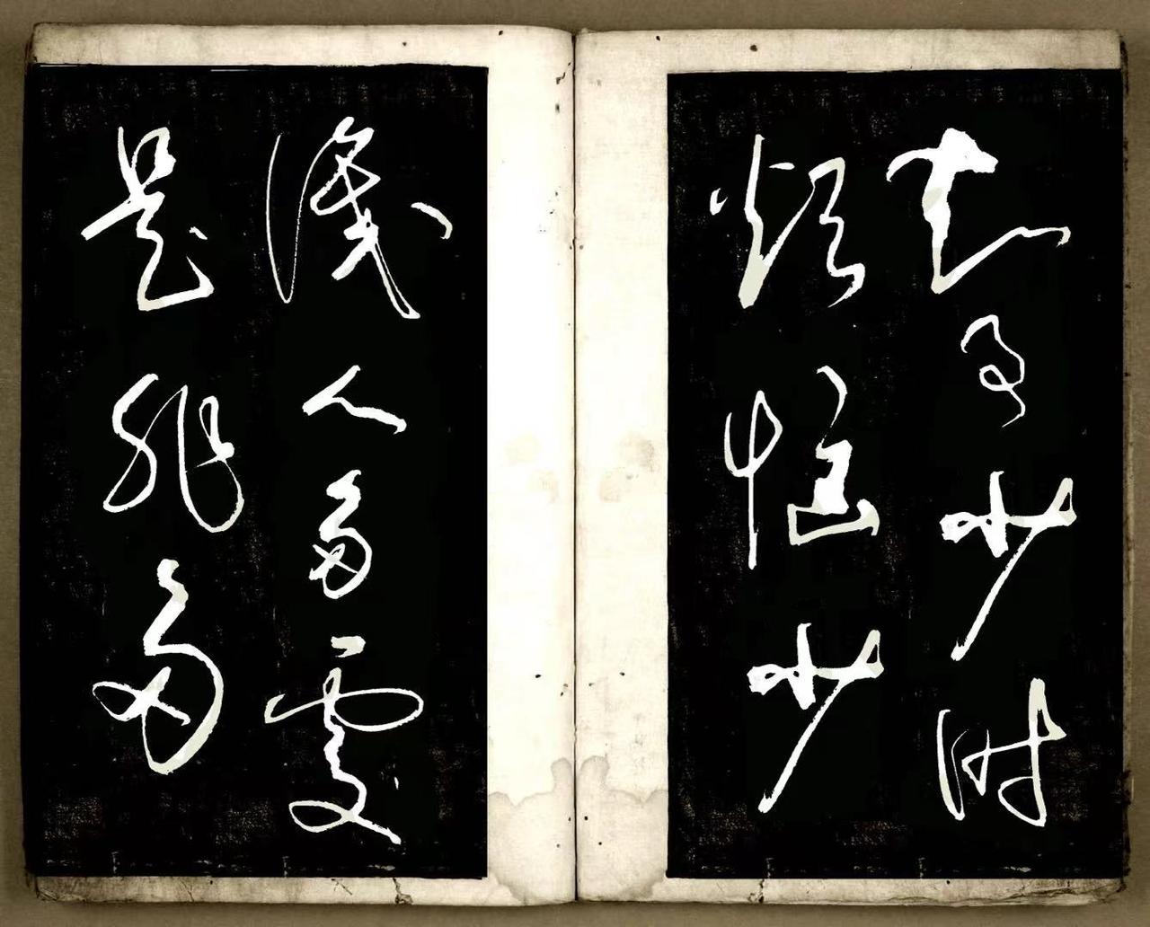 你身边有两类人：
A 同学
平时只专注自己的学习 、工作，不聊八卦，不站队，不掺