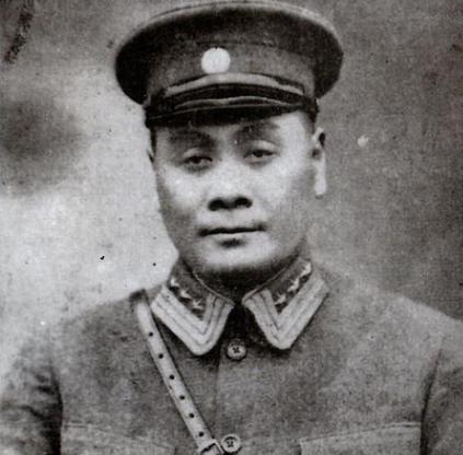 1935年，刘湘当上了四川省主席，妻子周氏觉得跟丈夫差距太大，没办法陪他在官场沉