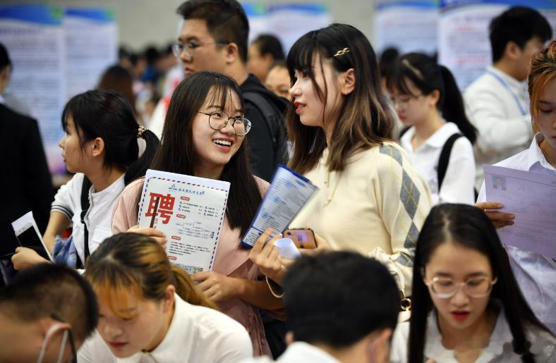应届生说大疆是梦中情厂 很多企业只会画大饼谈理想，这家科技大厂实打实给到员工福利