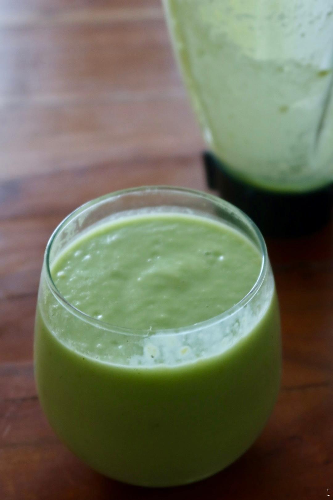 抗炎饮食day95✅不能怕麻烦 要厚脸皮早餐：牛油果🥑椰奶奶昔午餐：木耳虾仁炒