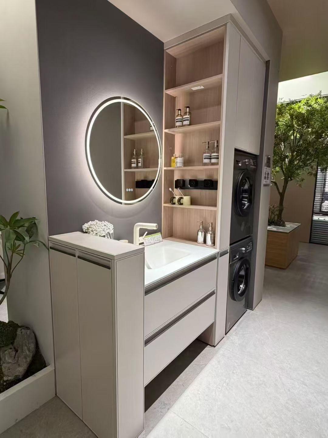 装修最满意的就是这个卫生间，现代感爆棚，尤其是收纳没有浪费的地方，爱了❤️✨主卧