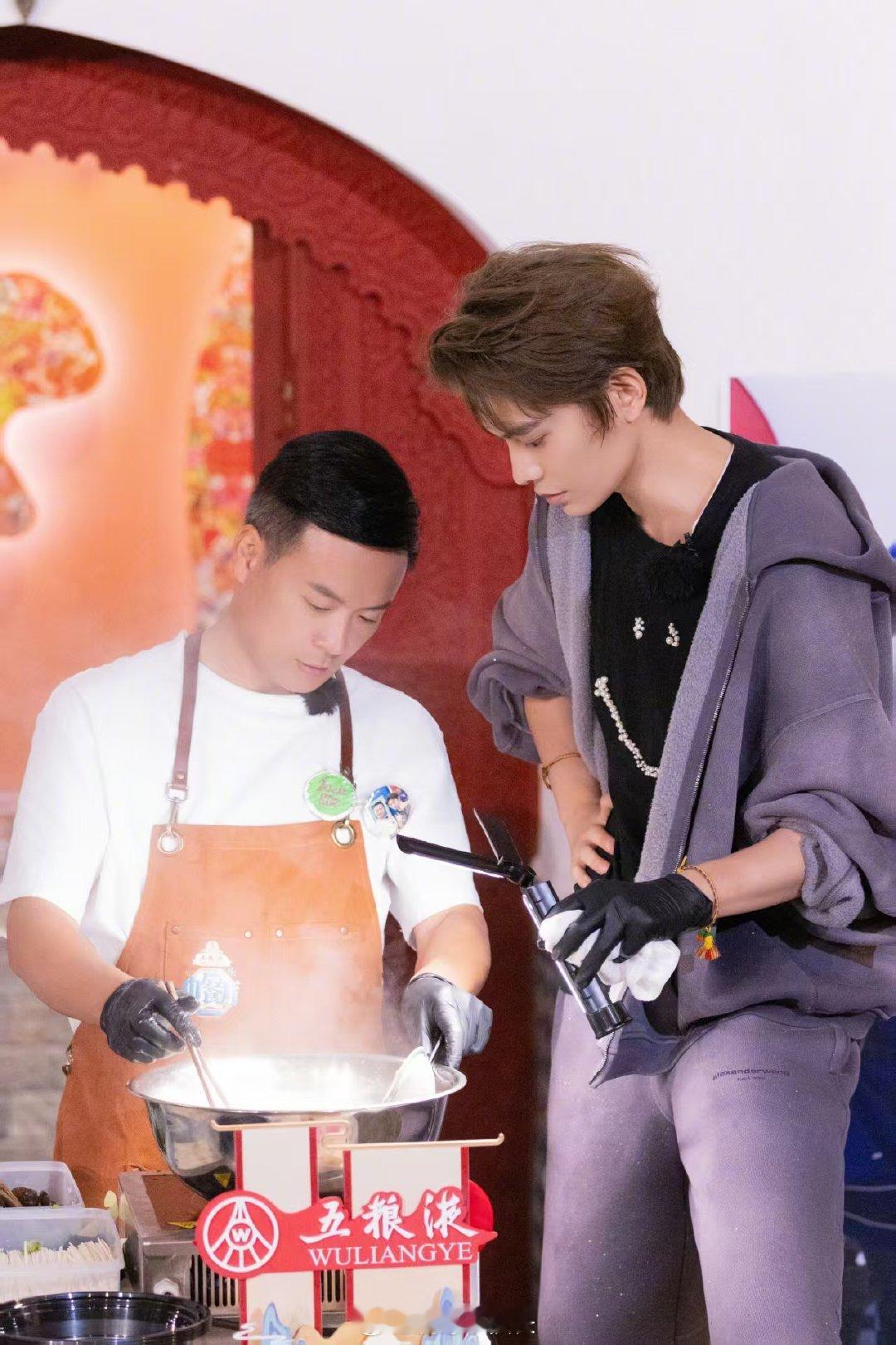 中餐厅婚礼策划天团上线中餐厅名场面中餐厅 丁禹兮“生产线”成最后摆摊营业关键！中