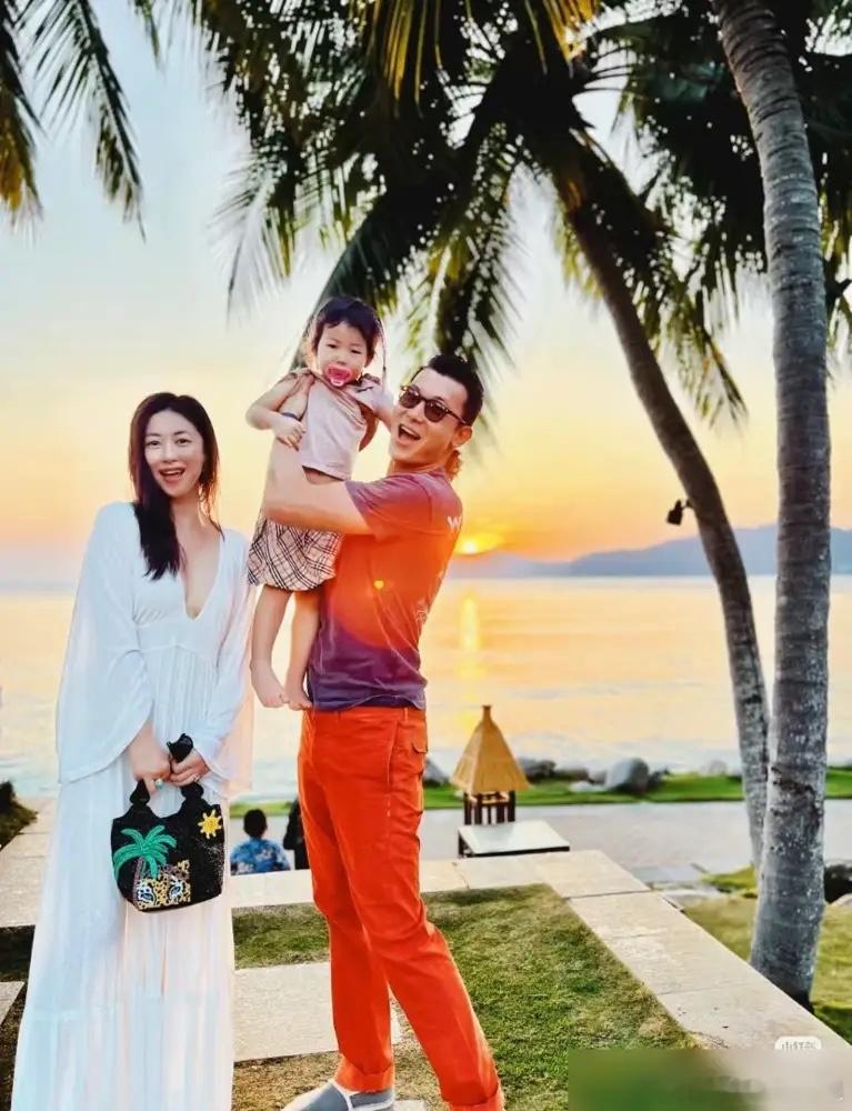 朱珠女儿王珠宝的名字，根本就是她家阶层流动的密码。 很多人以为这名字土，其实恰恰