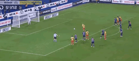 那不勒斯客场1：0击败莱切，积分榜登顶，德布劳内应该需要伤缺几个月，那不勒斯轮换