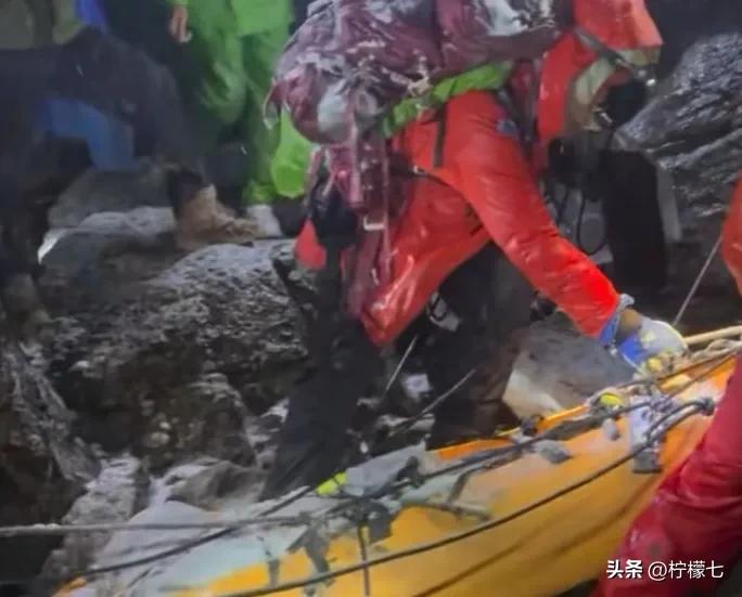 21岁大学生命丧雪山[伤心]未开放区域没有“随时能救”的救援队‼️
21岁的年轻