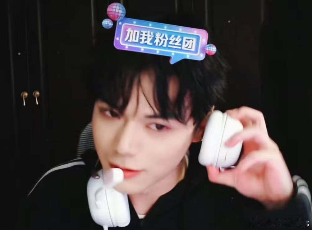 何润东游戏破产白泽扶贫何润东 西楚霸王也有破产的一天！何润东哈夫币清零，白泽复播