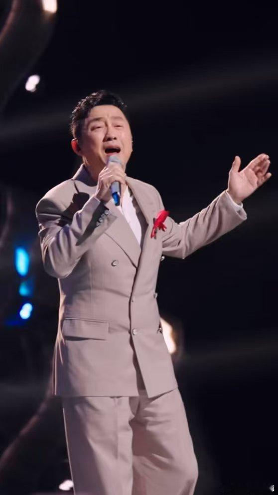 庾澄庆的初舞台太绝了！《情非得已》的演唱细节和邓超相似度120%，情绪饱满感染力