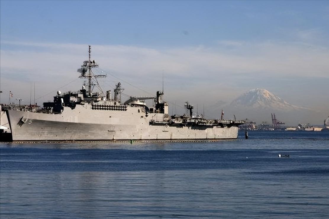 日本竟敢派25年老旧军舰闯台海？高市早苗频频煽风点火挑衅不断，真当中国还是百年前