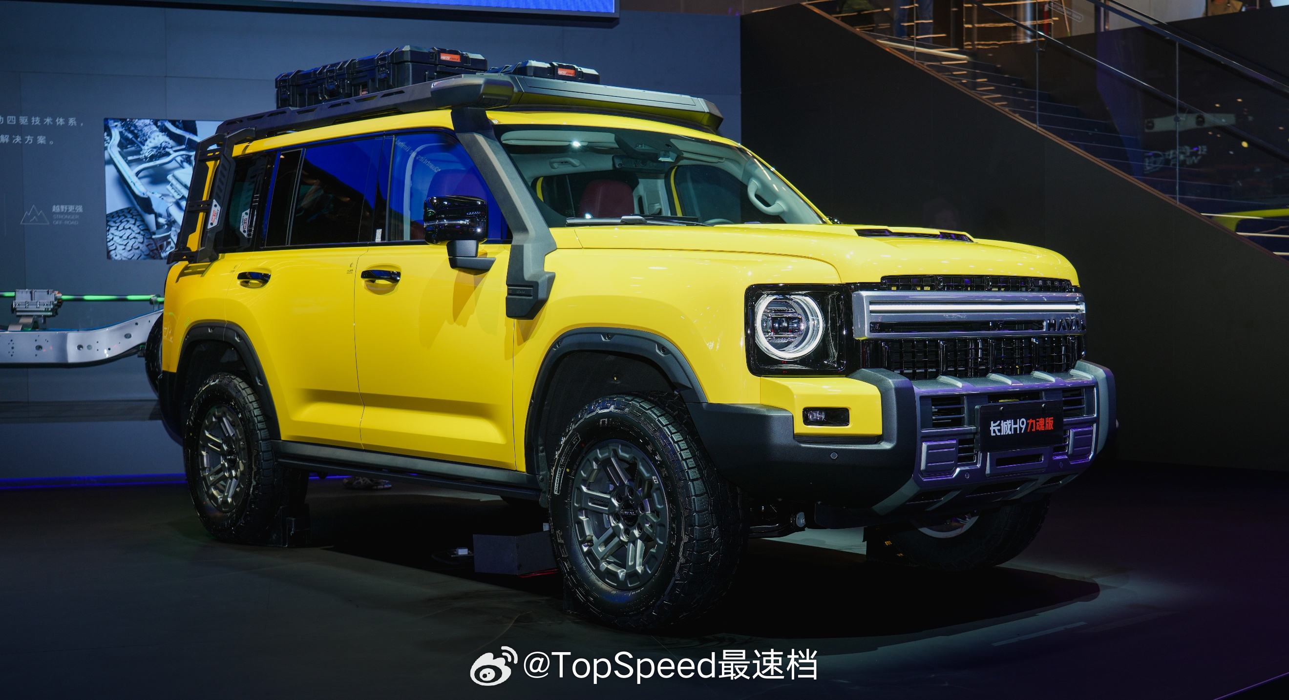 说实话，现在市面上的越野车，要么是素车买回来还得自己一顿改，钱花了还怕年检不过；