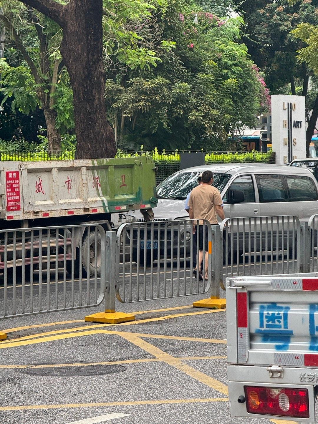 差点又被开单了，还好师傅反应够快[允悲][允悲] ​​​