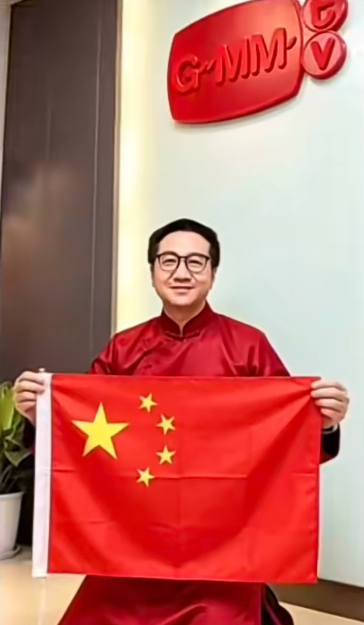 好了都别吵了 老板直接出来发张图就行了 配文爱我中华 