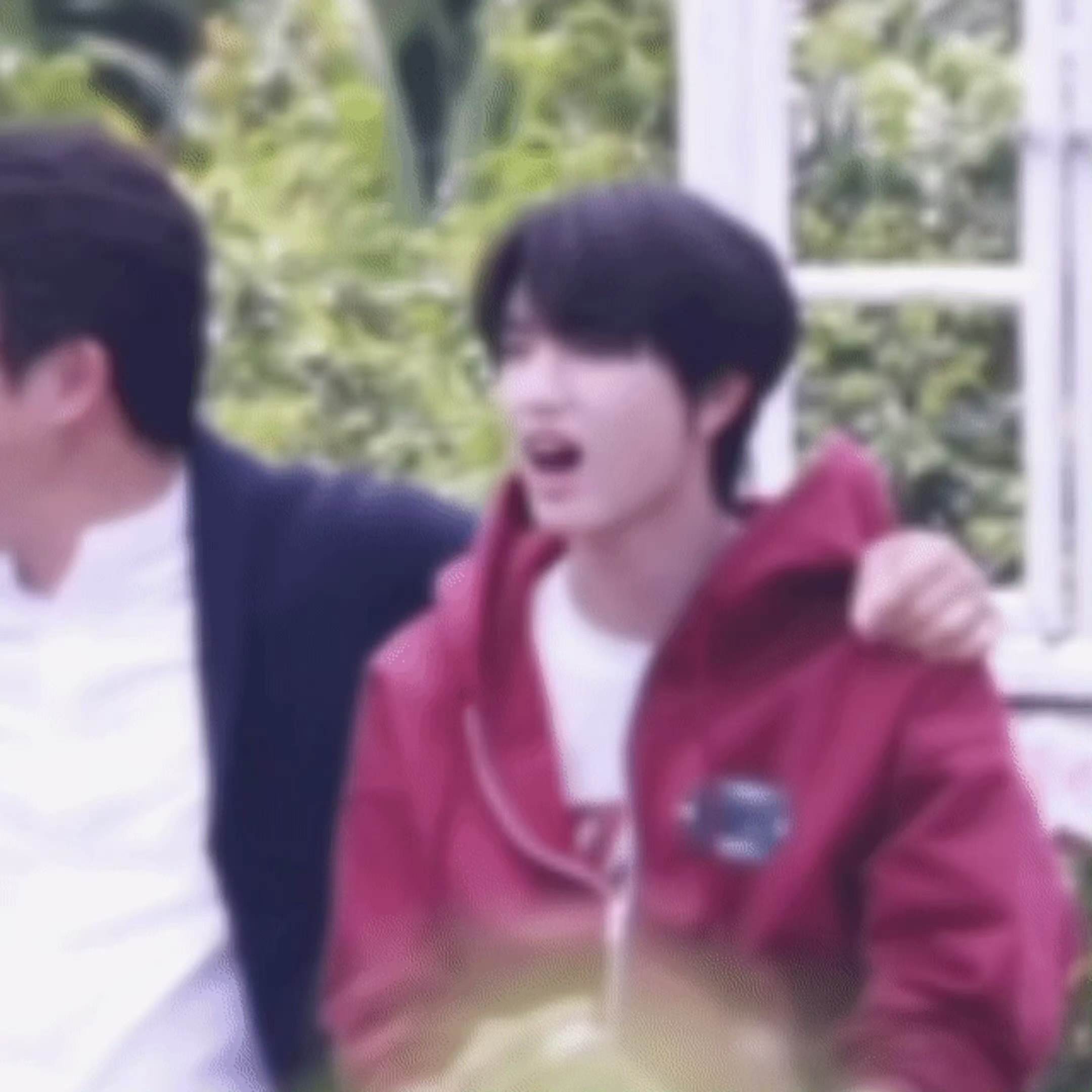 涂松岩张桂源父子戏路透张桂源今日份拍摄路透和涂松岩老师的父子戏！握拳加油笑得好开