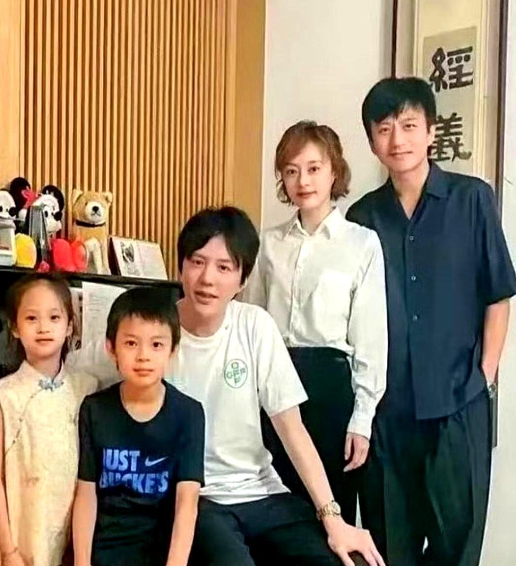 你说一家人基因能有多强大？
看看孙俪家就知道了！
等等和妹妹小花简直是从娘娘脸上