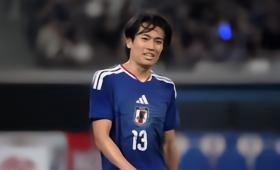 日本国脚中村敬斗被中间人推荐至罗马，这反映了欧洲转会市场中球员流动的常态。现年2