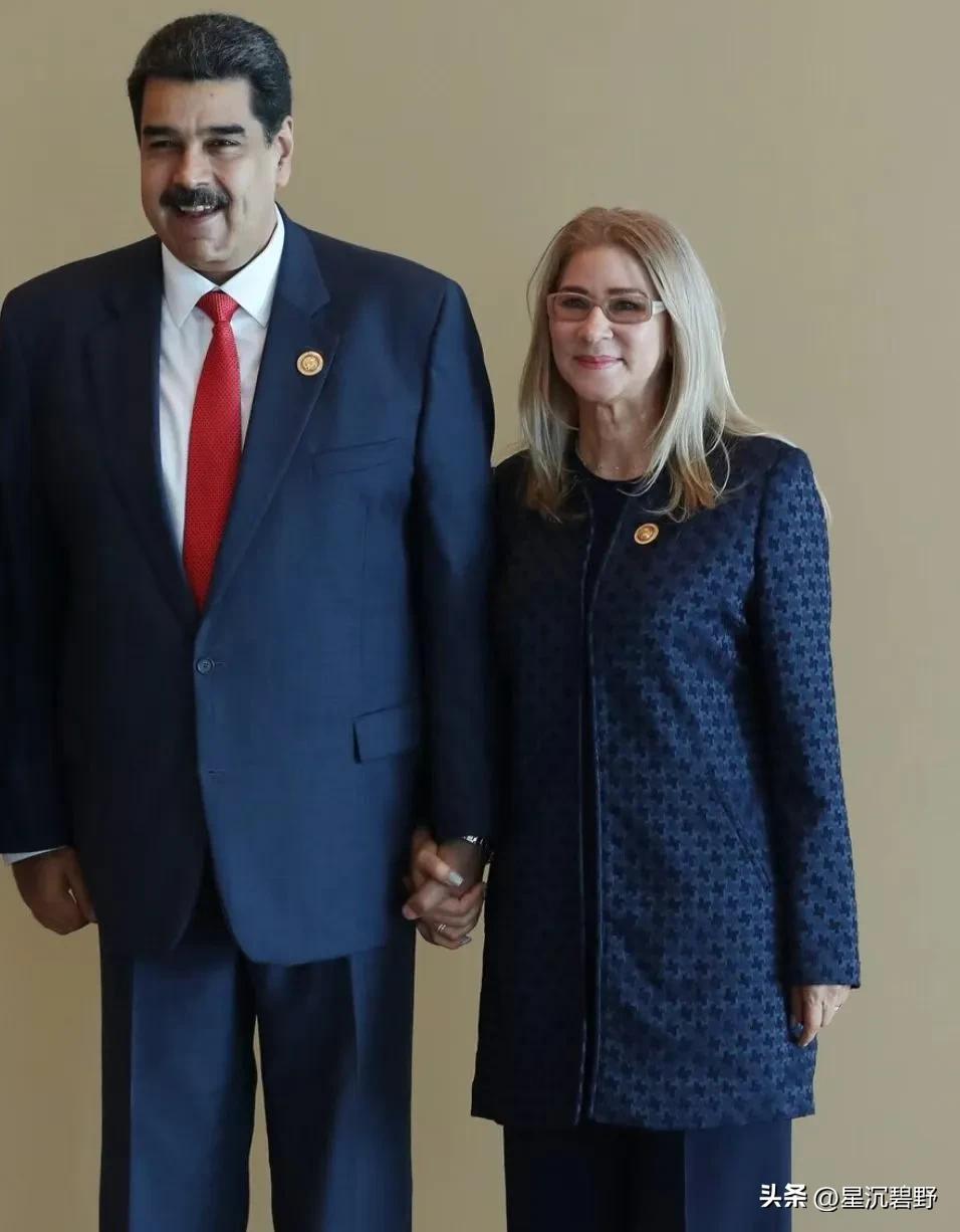 1962年出生的马杜罗，没有显赫的家世。年轻时的他，是个身形高大、留着摇滚长发、