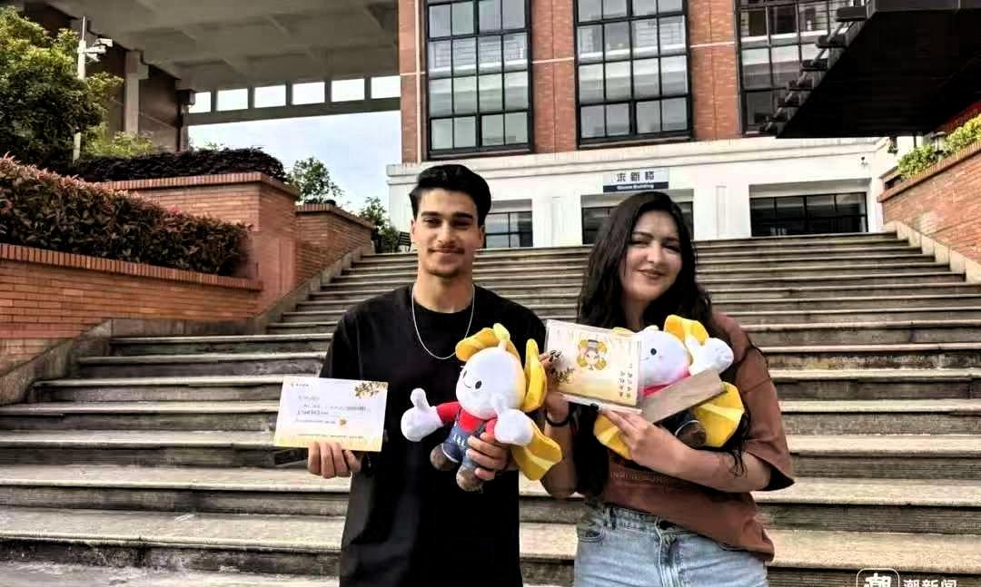 跳水救人第二天发现自己火了！！
4月6号 杭州金沙湖一女子不幸落水，危急时刻杭电