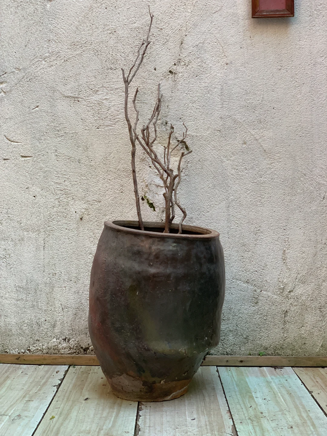 异形敞口老陶缸，柴烧窑变彩陶；民宿花艺插花