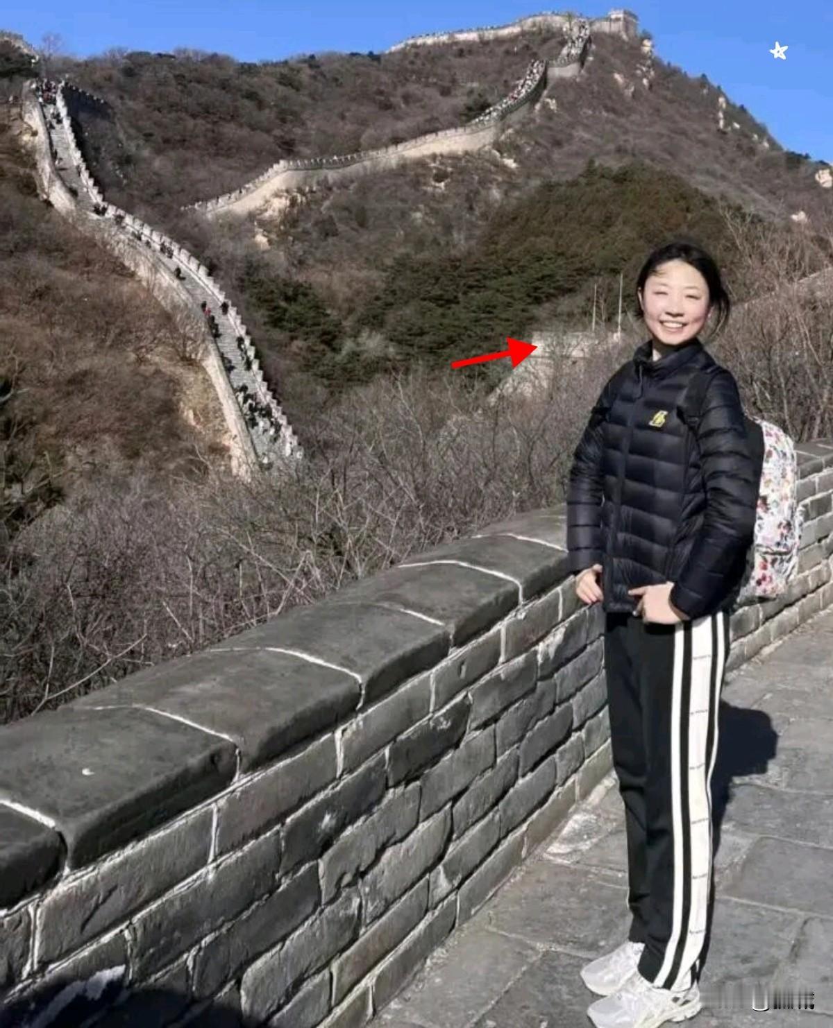 赌你刷到必破防！这几天全网刷屏的名场面，谁看了不浑身发麻？
 
八达岭长城之巅，