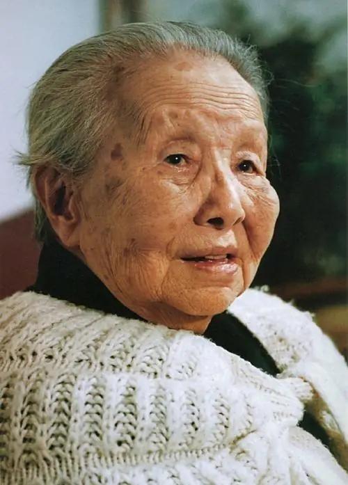 1990年春天，冰心九十岁，忽然托人从北京送了一封信到台湾，点名要给孙立人，这信