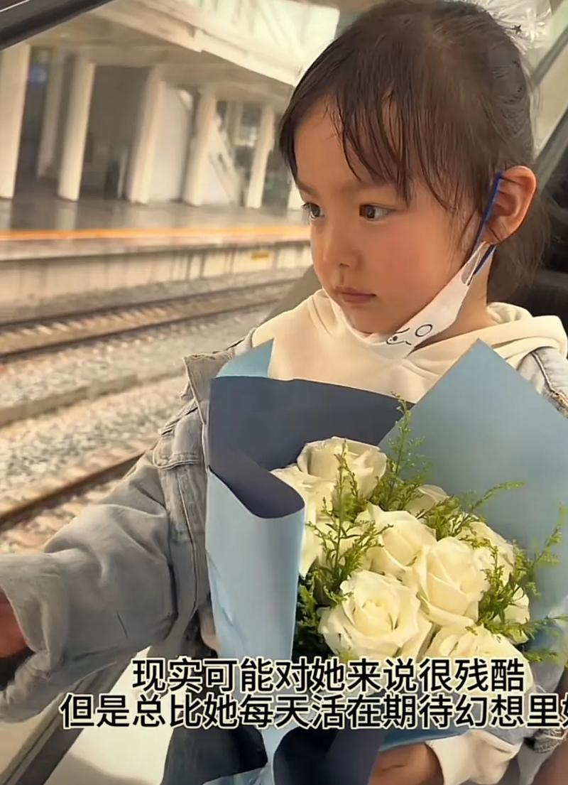 [微风]“让人泪目！”近日江西，一位单亲妈妈带着5岁的女儿去看她的丈夫，这5年来