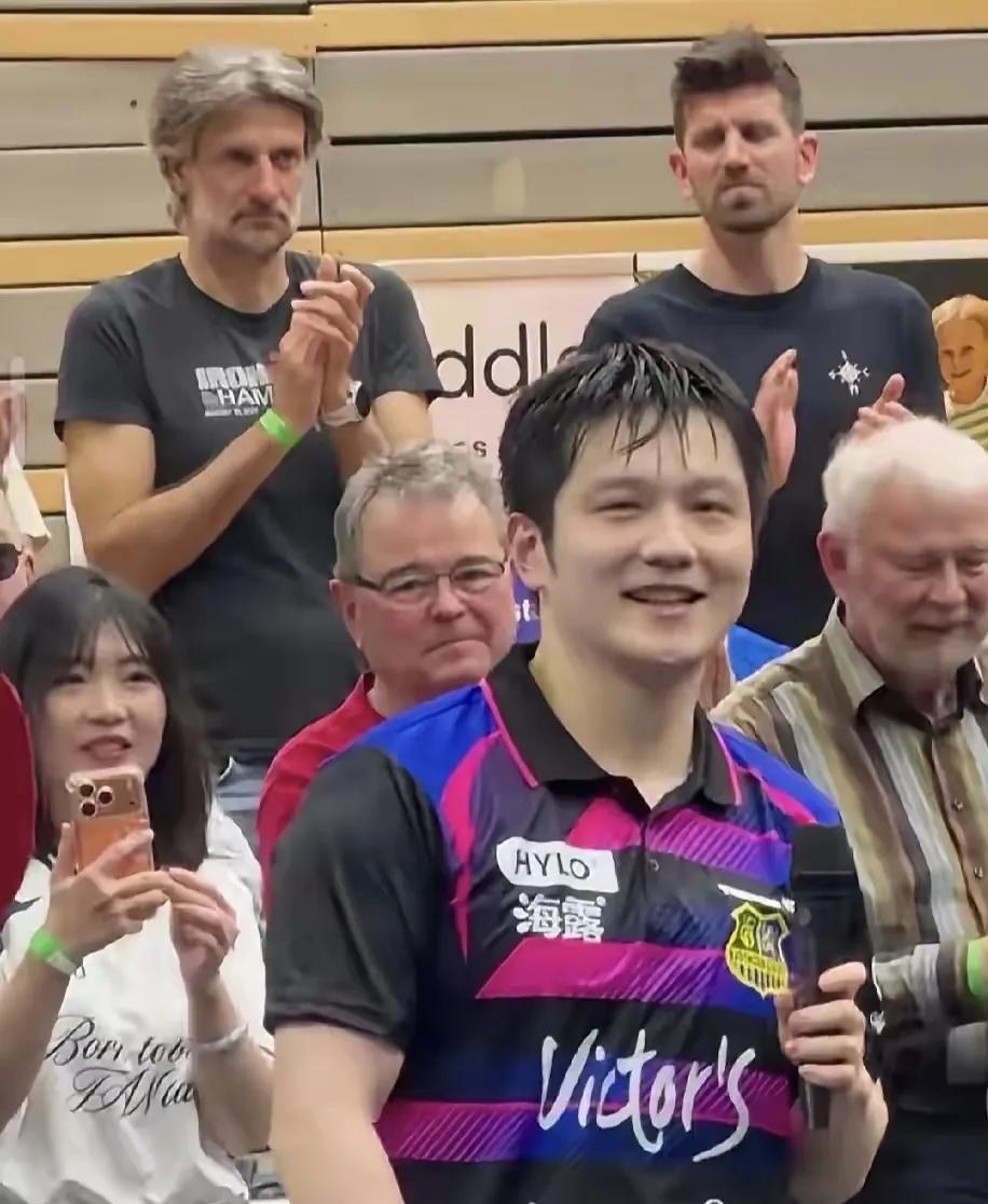 樊振东一年狂赚200万欧，德国人还把他当神这就是个人魅力展现
樊振东去德甲，真不