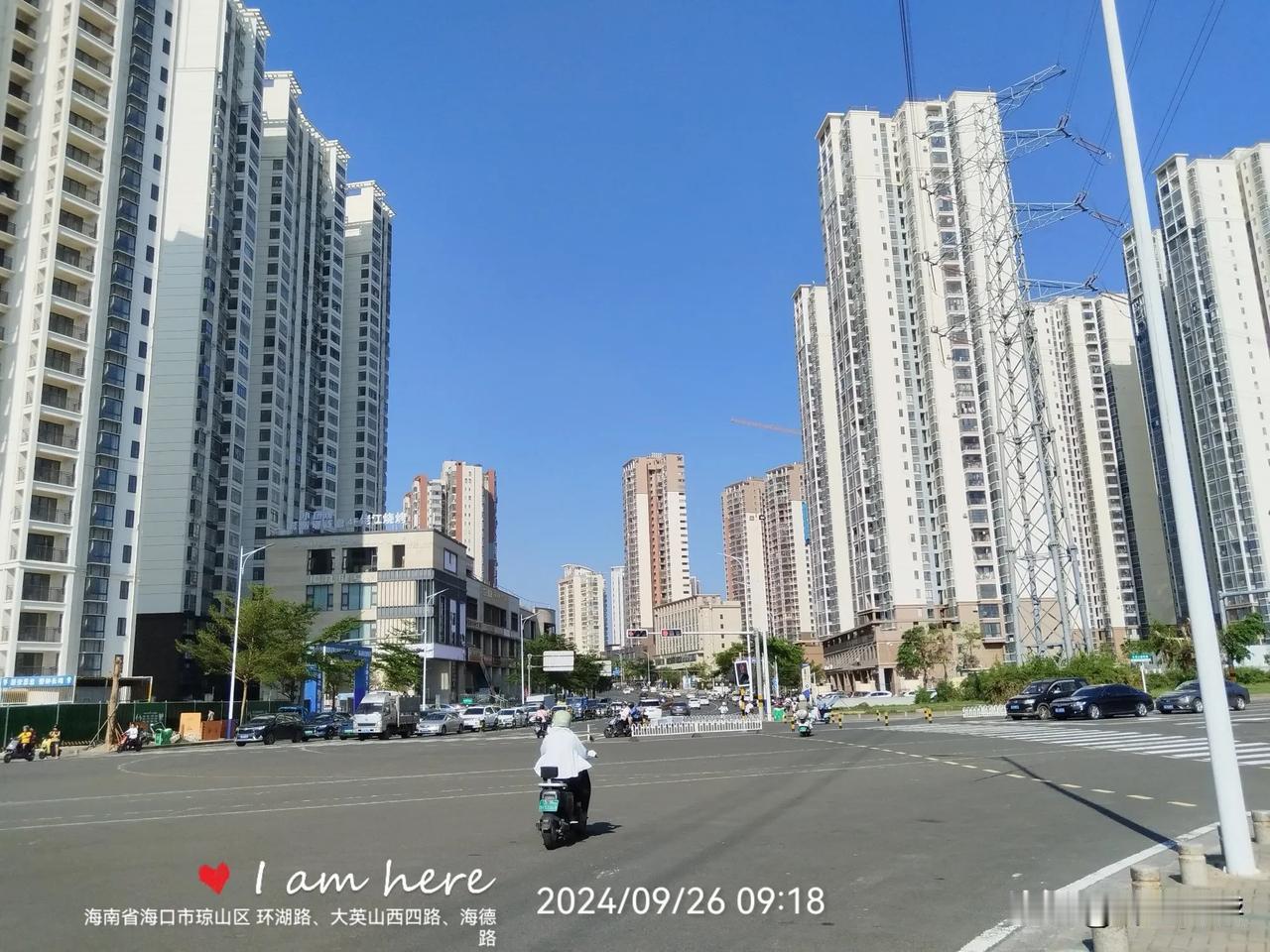 文明琼山，快闯红灯
​海南省海口市琼山区，红城湖为难得的城市湖泊，周边绿地即为红