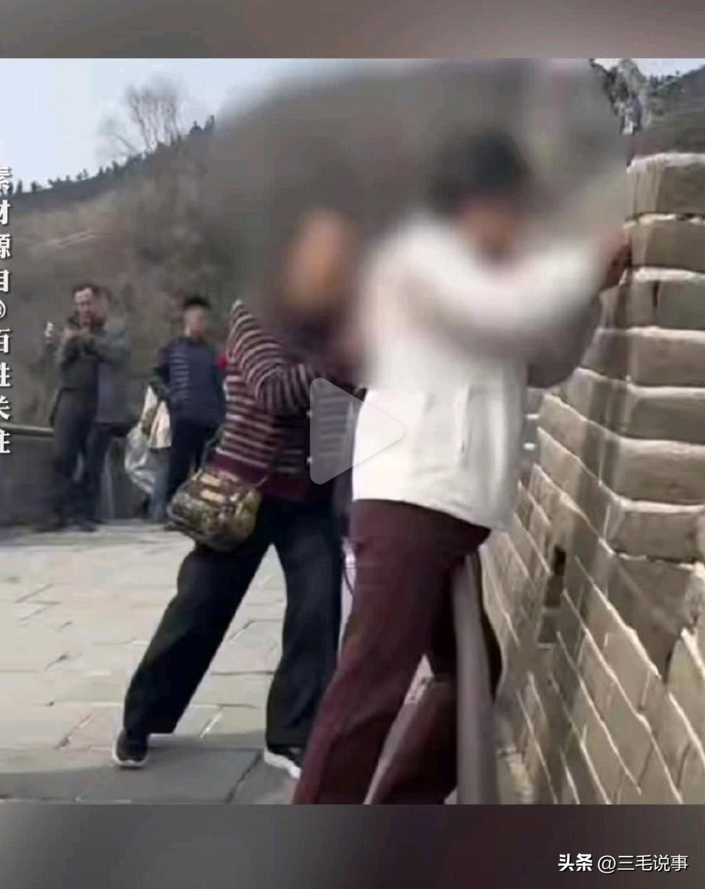 这真的是太幼稚了吧，竟然在长城上刻字，这是一种又蠢又极其幼稚可笑的行为。把字刻上