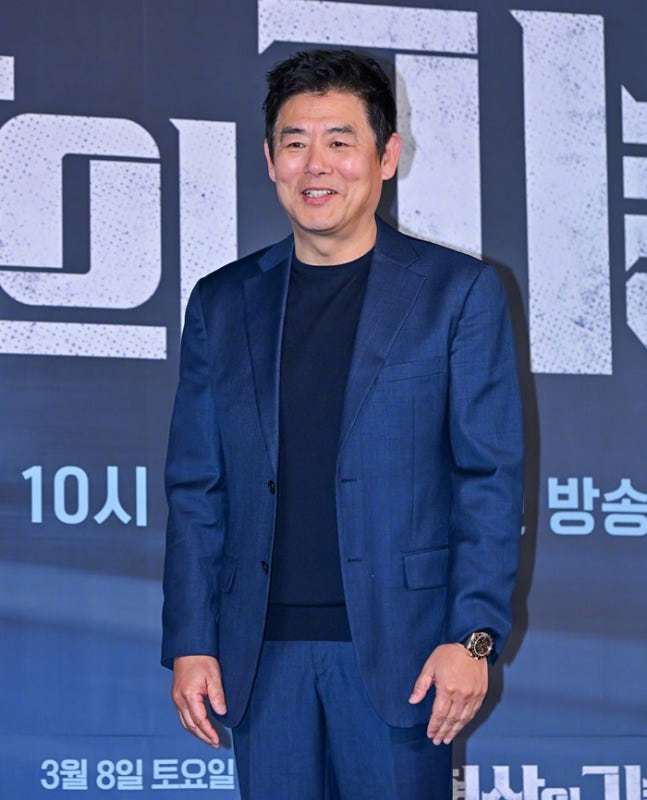 成东镒[超话] 有望出演新剧死亡之花 ，合作厉云[超话]琴赛璐[超话] 。成东镒
