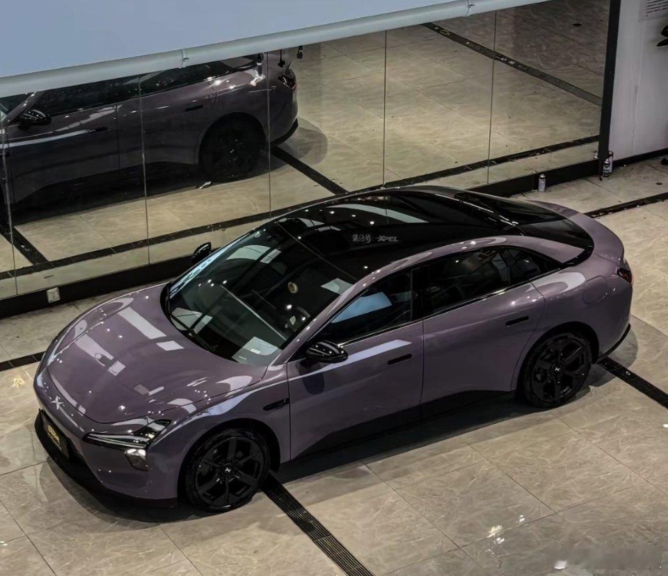 小鹏MONA M03颜值超高，是懂年轻人审美的。而且续航、操控、智驾都超棒，和其