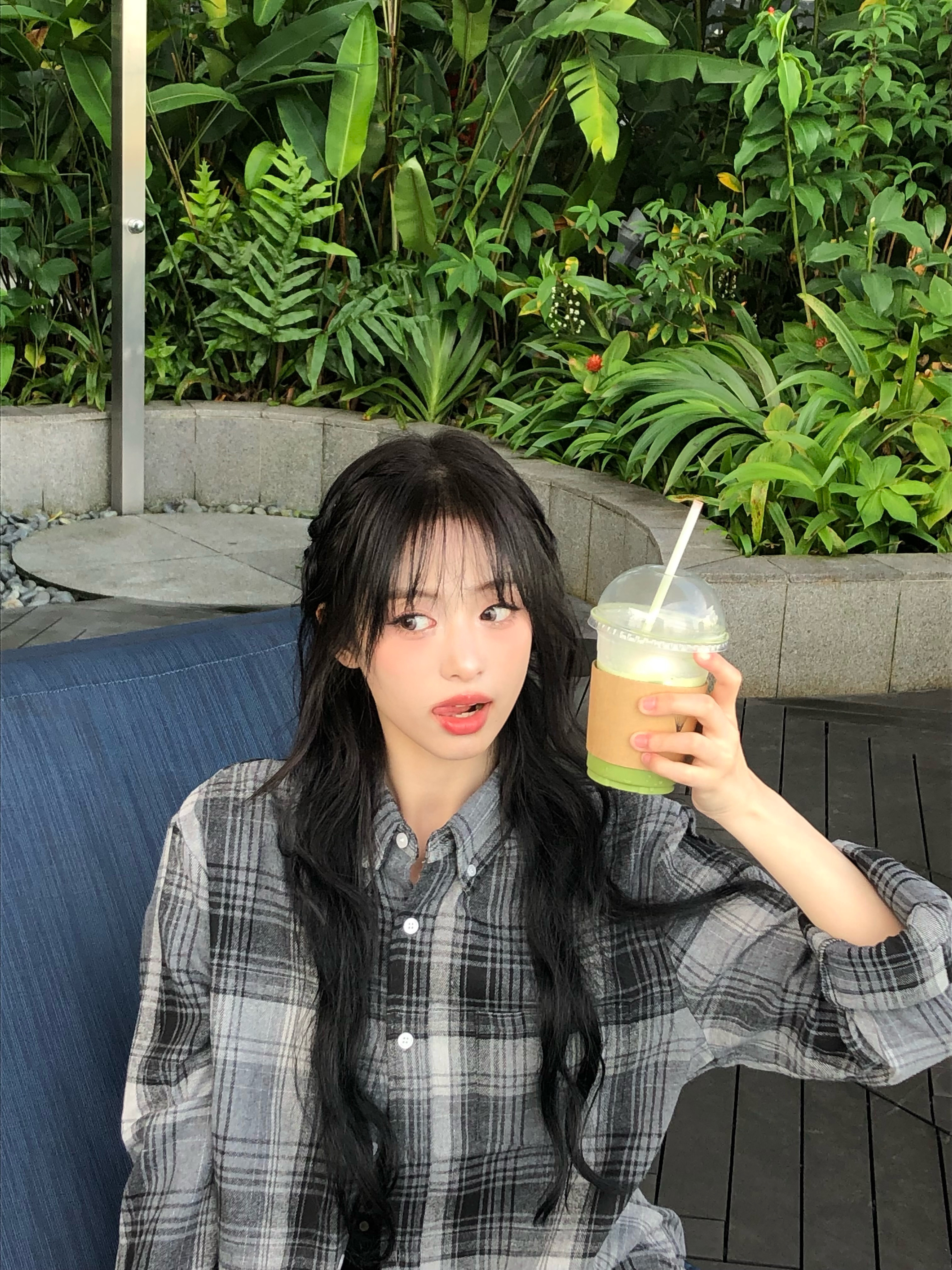 夏日的微风🌬️🌬️吹进了心中❤️♥️听着歌🎵🎵心情很轻松😌😌 ​​​