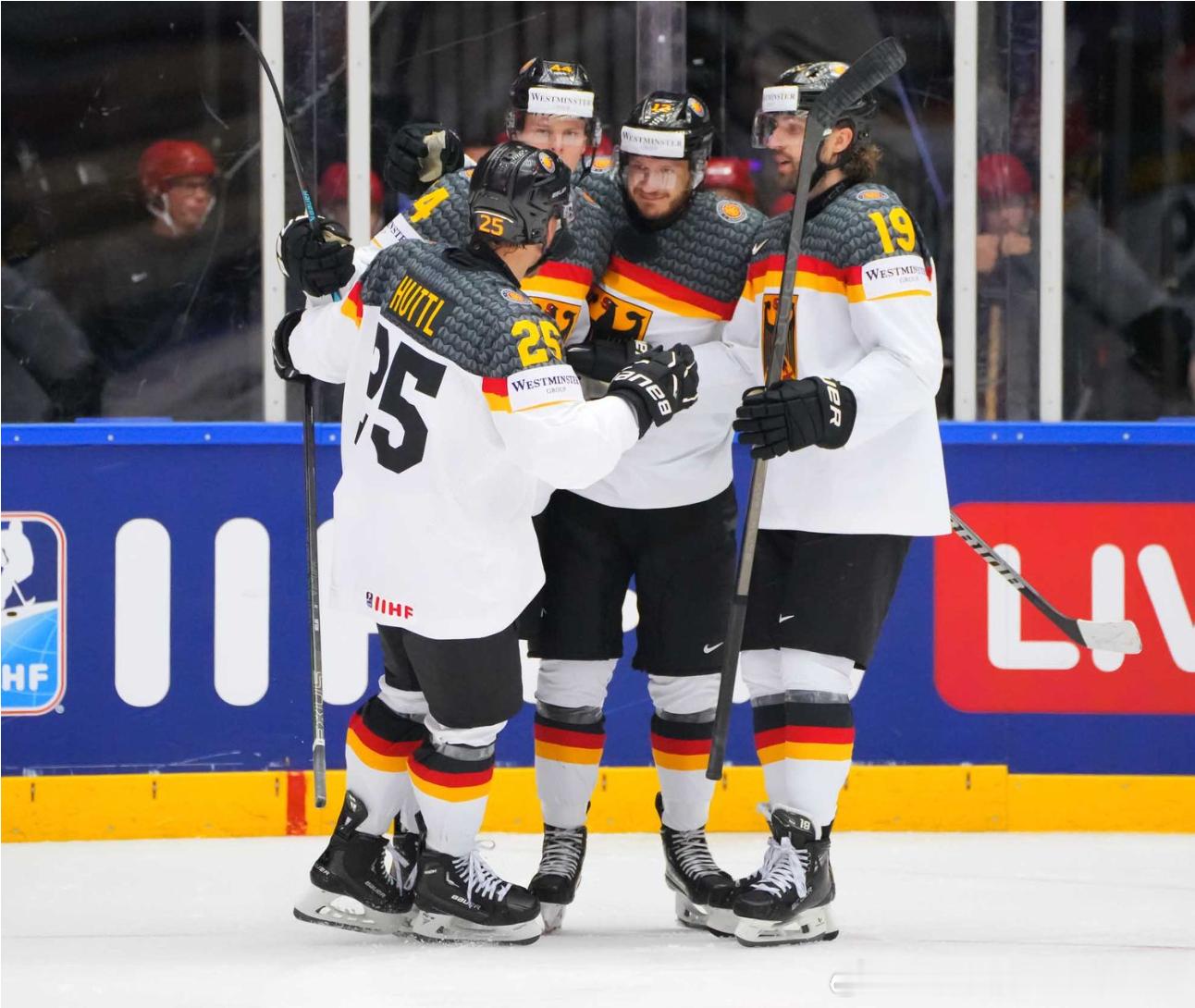 IIHF说明书 🇩🇪沃伊切赫·斯塔霍维亚克出生于1999年7月3日，身高18