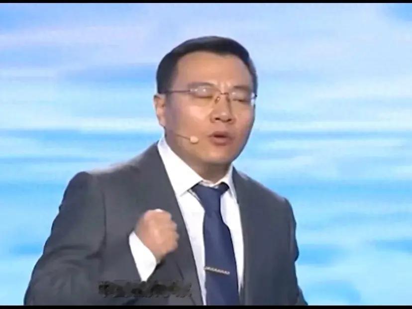 经济学家任泽平呼吁人们多生孩子，只要人口增长了，经济就好了。网友回复：没钱，生了
