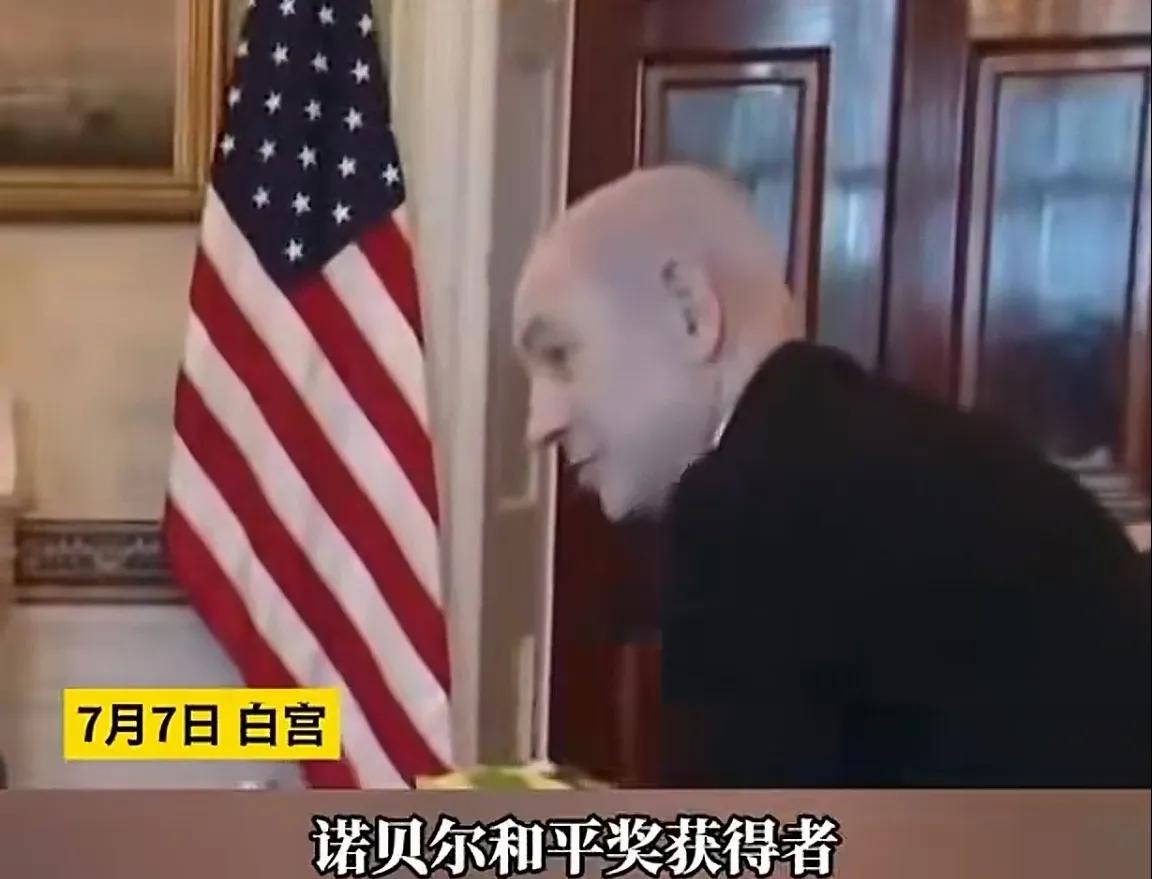 特朗普喊他“比比”，这画面还挺有反差感。

7月7日，内塔尼亚胡跑到白宫，向特朗