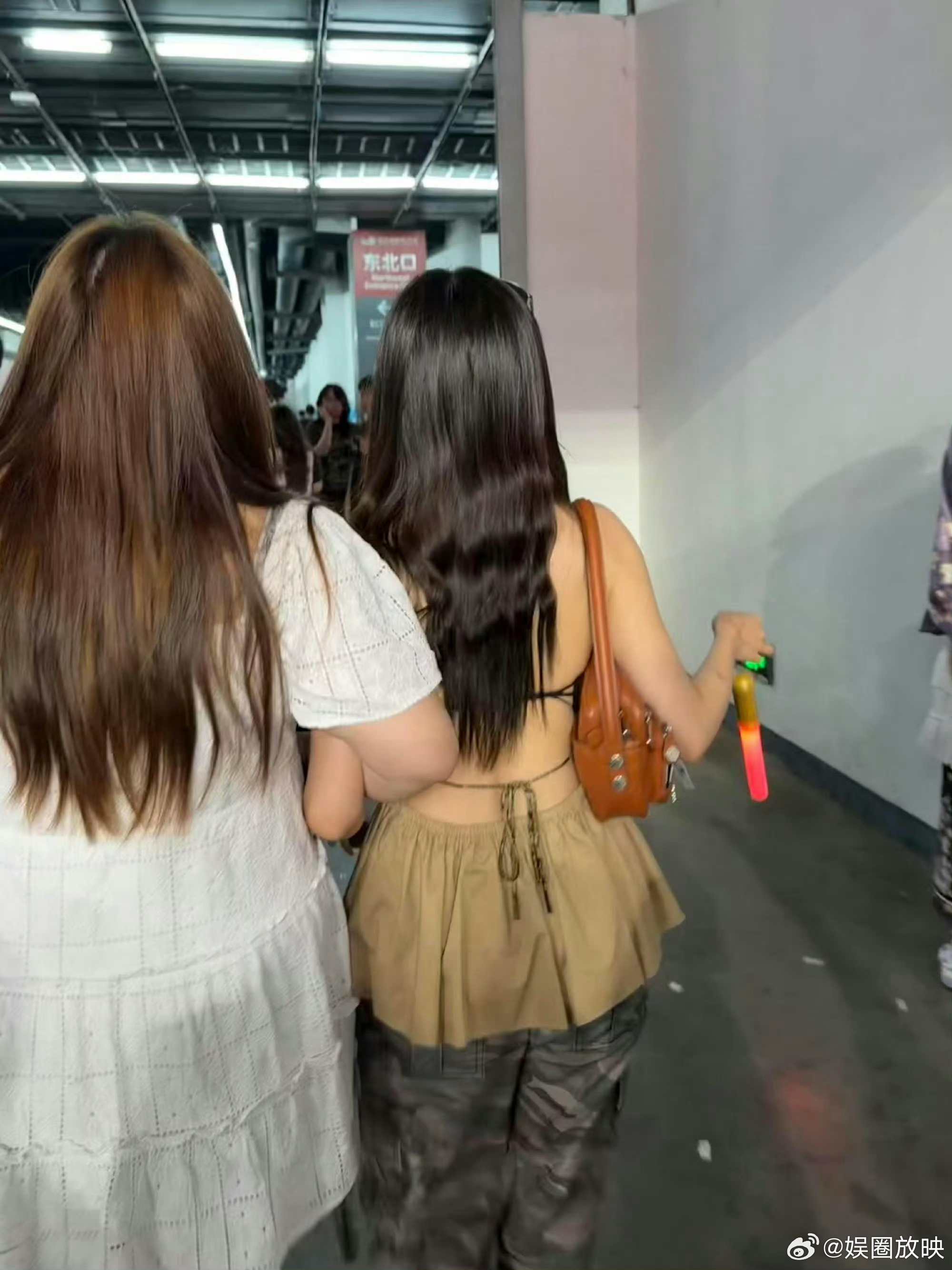 李兰迪去蔡依林演唱会你们竟然在蔡依林演唱会偶遇李兰迪了，真的好羡慕啊，路人找她合