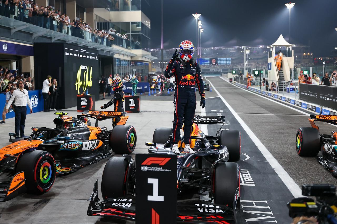 2026年F1意大利大奖赛在蒙扎这条“速度圣殿”上演了一场跌宕起伏的经典战役。马