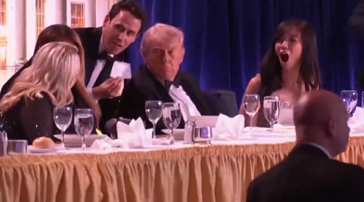 白宫晚宴上，坐在特朗普左手边的这个女孩，是谁呢？

看上去像是一个亚裔，至少是一