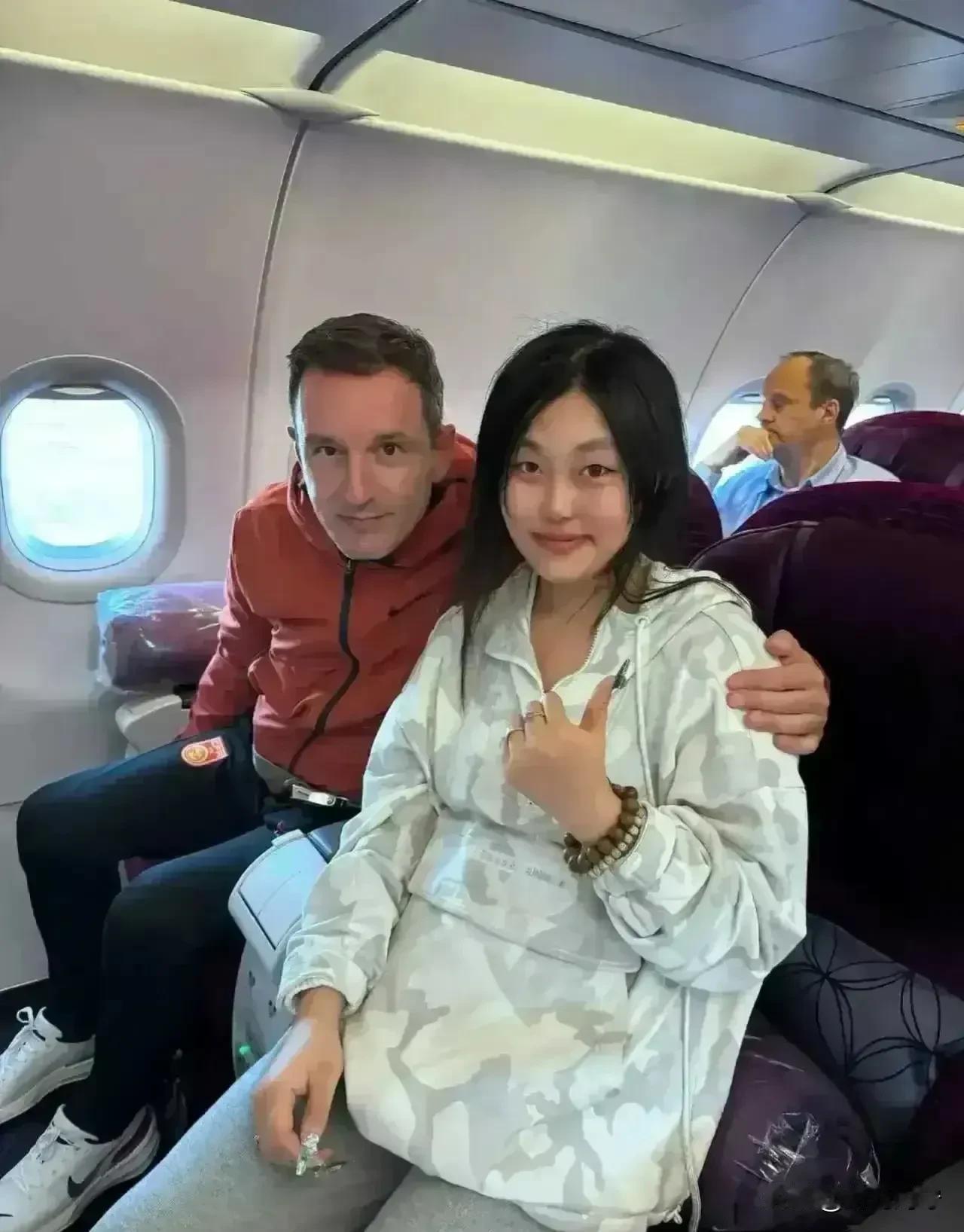 这就是国足主帅扬科维奇，这样的主教练能带出什么样的队伍出来可想而知！
