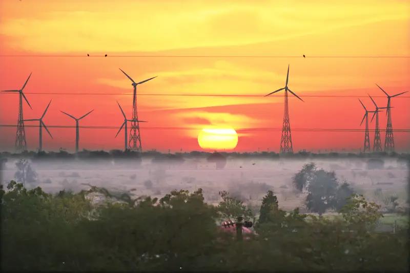 但近阶段迫于压力印度少买了俄罗斯石油天燃气，改道由中东地区海湾地区的国家供应，这