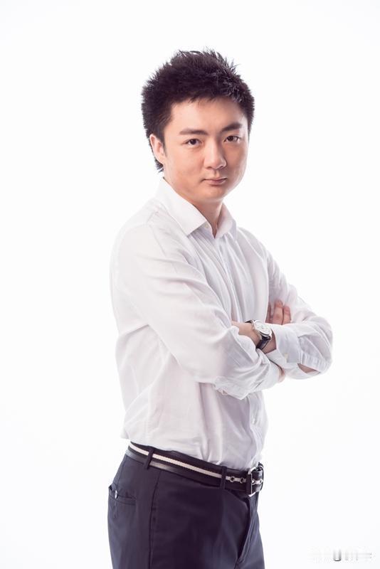 钟培生，香港的“王思聪”，豪宅值20亿，号称还在用老式手机，真是让人哭笑不得啊！