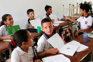 239所学校当天照常开课，委内瑞拉这个新学年开得真不容易
委内瑞拉超过600万的