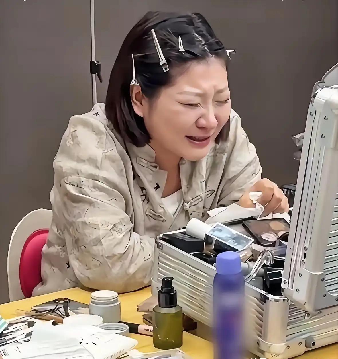 其实明眼人都看得出来，
王暖暖之所以控诉无忧传媒，
一方面是她的身体真的吃不消，