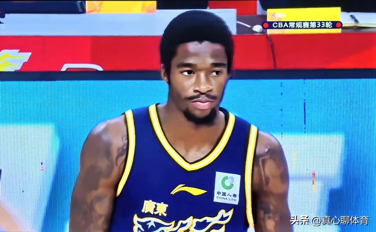 广东队需释放球权了，不能只放在奶茶哥手上了，徐杰的组织和串联能力肯定比奶茶哥强的