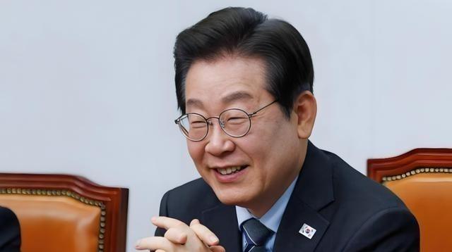 石破茂下台，李在明傻眼了。日媒消息说，日本首相石破茂为了避免自民党内部分裂，9月