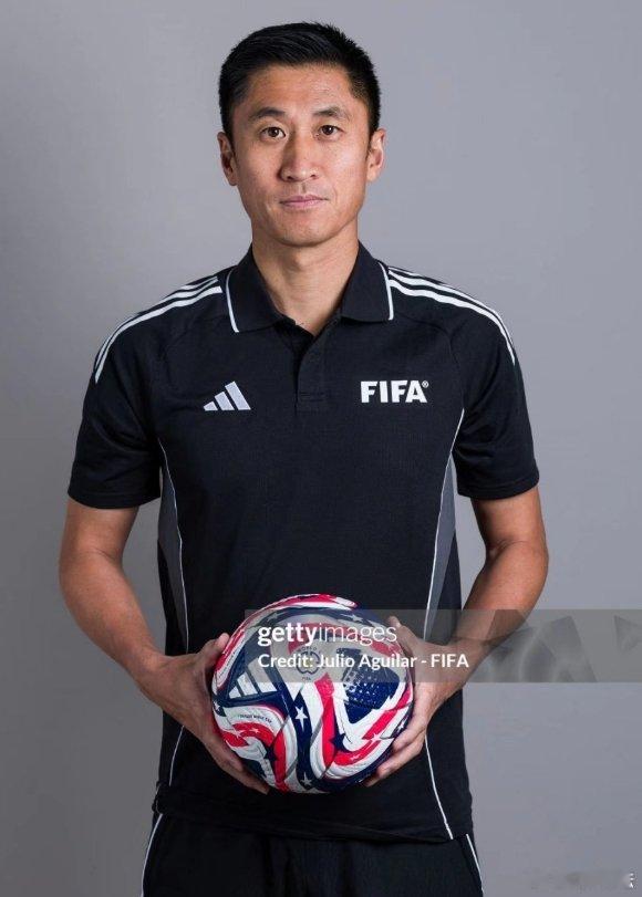 马宁世俱杯初亮相马宁担任世俱杯曼城首战第四官员FIFA官方公布了世俱杯小组赛第五