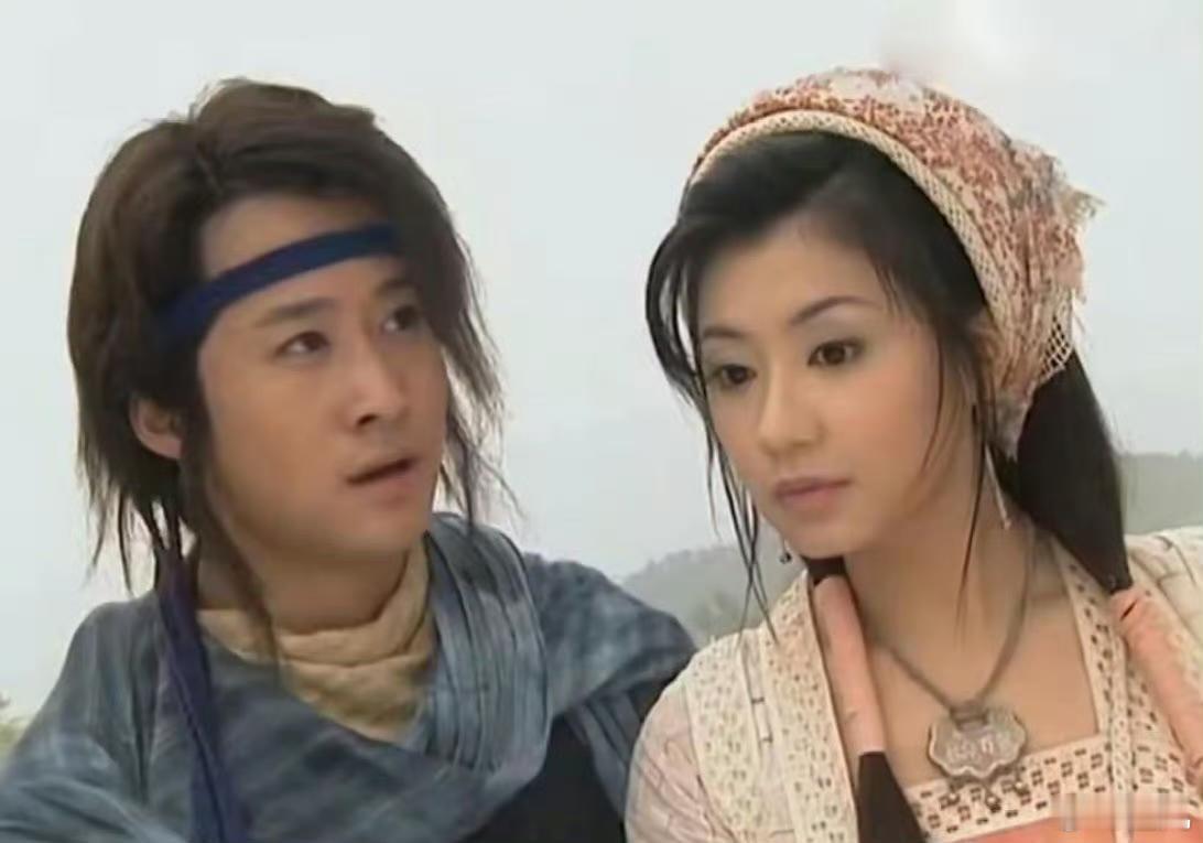 吴谨言新剧《春花厌》的造型完全就是照搬贾静雯《小李飞刀》的造型，时尚果真是个轮回