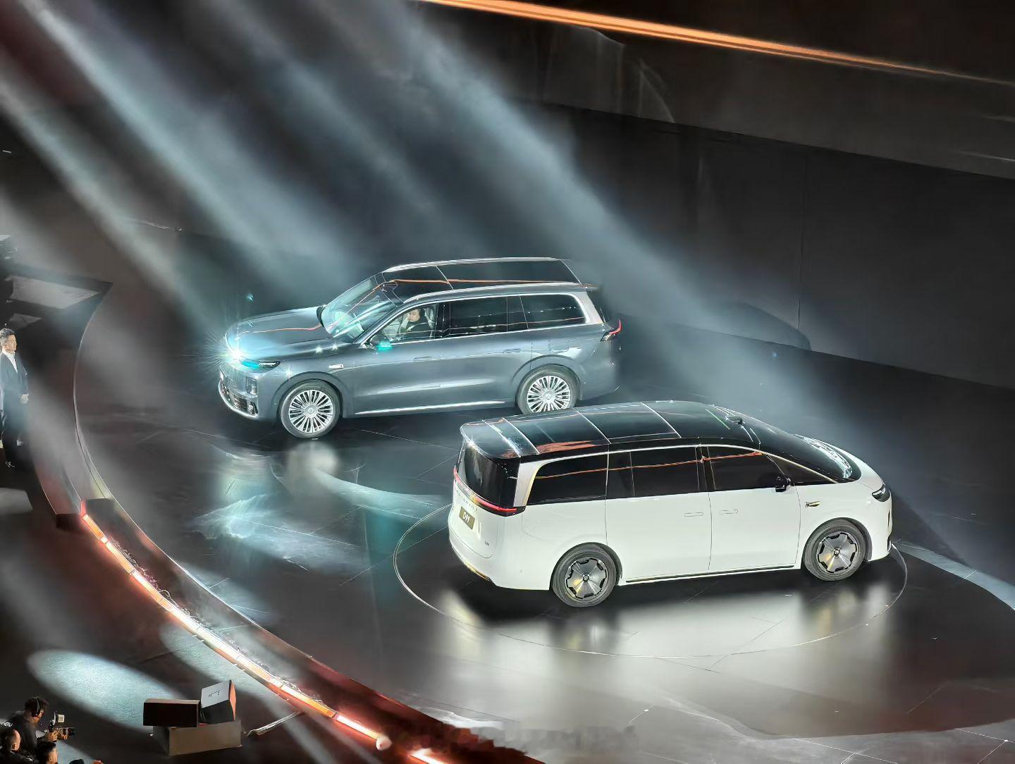 这两车一周多前，已经提前在北京拍过了～务实，精致，性价比活想零跑十年的缩影～零跑