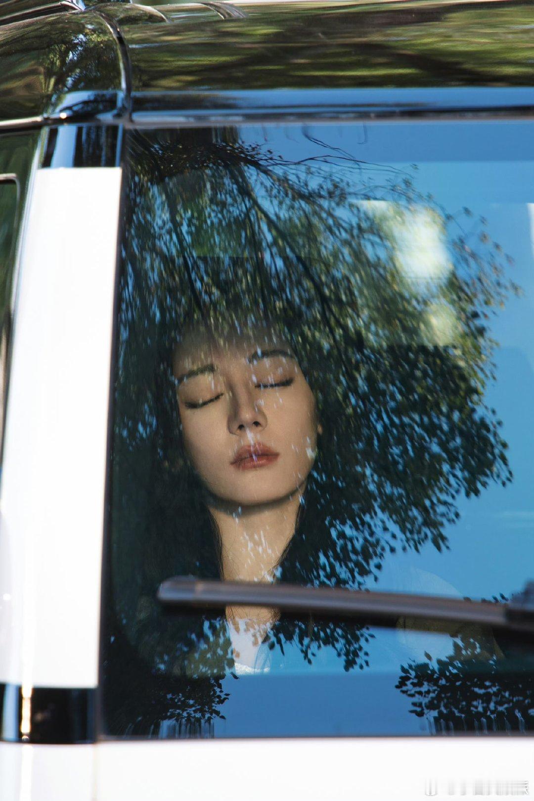 迪丽热巴给聂九罗加了人间滤镜 迪丽热巴塑造的聂九罗，挣脱了荧幕虚幻。每一次真实的