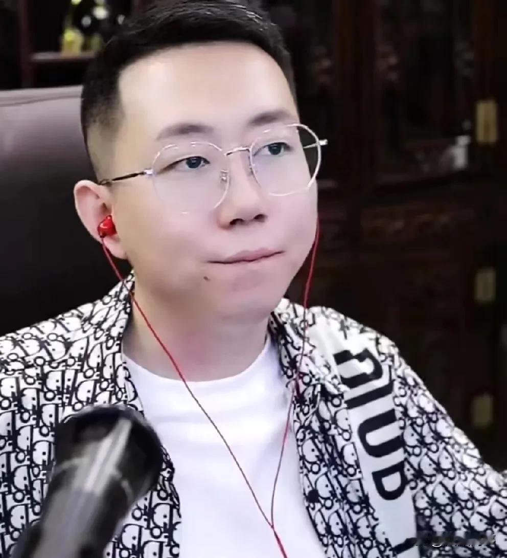 T佑分析王小源资产过亿！

           之前报道王小源、刘一手都有澳门