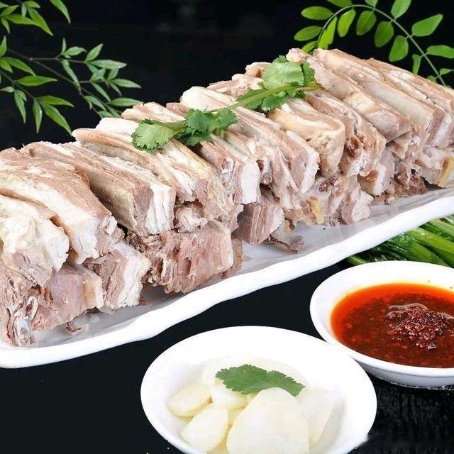 东乡手抓解锁西北肉食浪漫踏遍西北山河，才懂最动人的肉食浪漫，藏在临夏东乡一盘热气