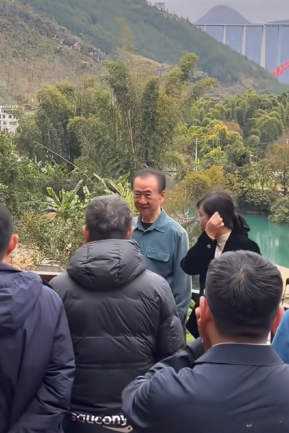 老王最近压力大，瘦的不成样子了！王总就是拉不下脸，以他的阅历经验认知人品，开直播